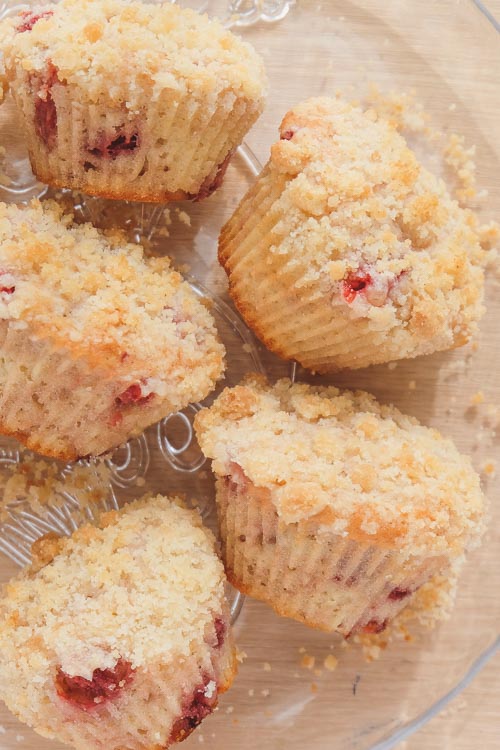 strawberry muffins with crumb topping