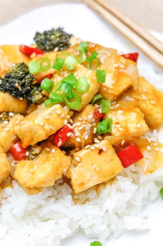 This orange tofu is a vegan version of takeout style orange chicken. With tofu, bell pepper, broccoli, onion and amazing orange sauce, this easy vegan dinner will become a family favorite! #orangetofu #vegangechicken #tofurecipes #vegantofurecipe #tofustirfry #orangesauce #orangetofurecipe #orangechickensaucerecipe #vegandinners #veganfood #glutenfreevegan #veganprotein #healthyveganmeals #kidfriendlyveganmeals #vegansupper #veganmeals #veganrecipes