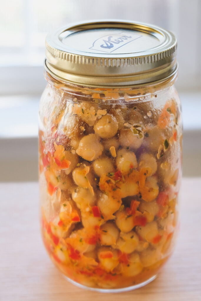 chickpea salad made in a mason jar with carrots, chopped bell pepper, and italian seasoning.